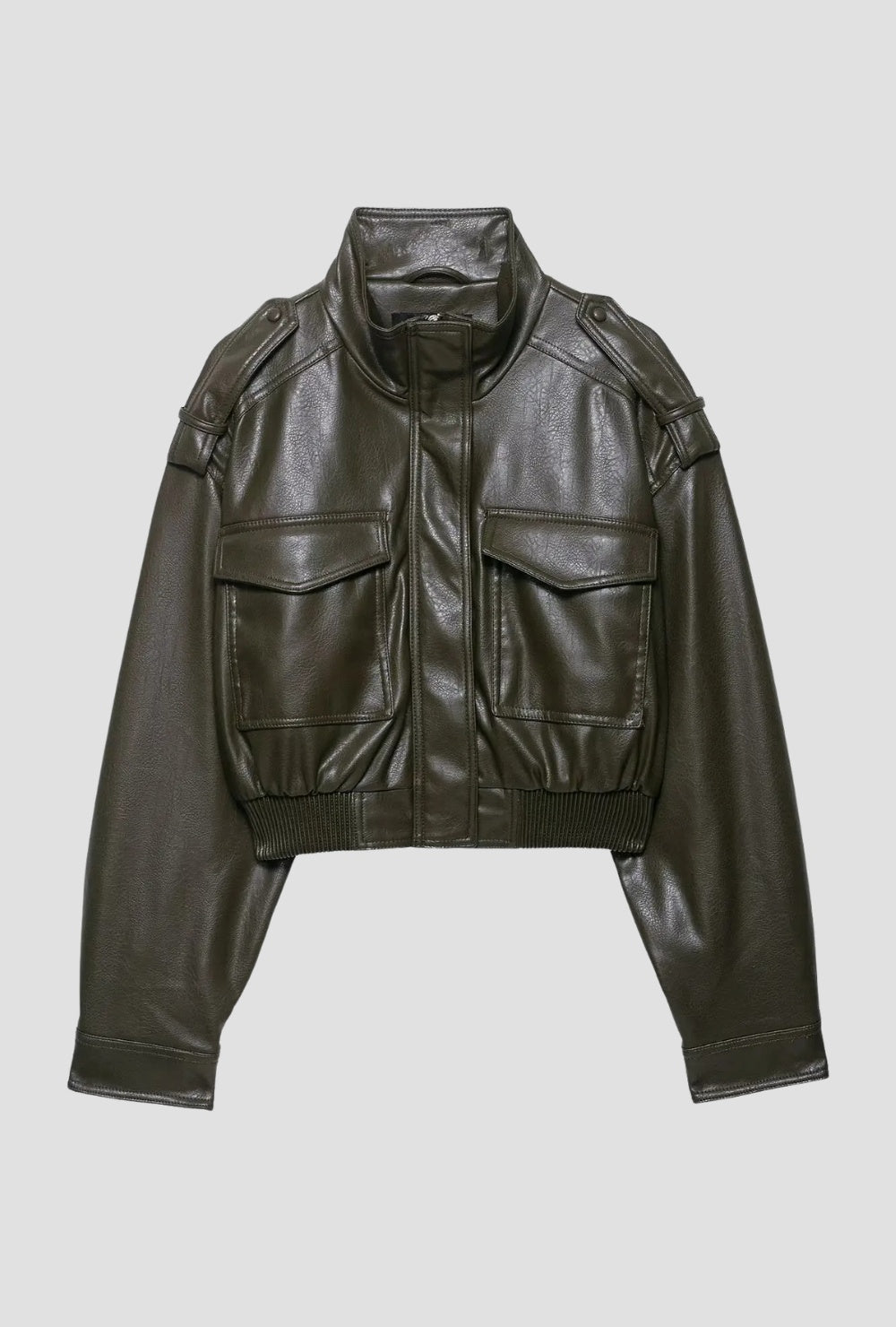 Kurtka bomber z ekoskóry o skróconym kroju i dużych kieszeniach z przodu