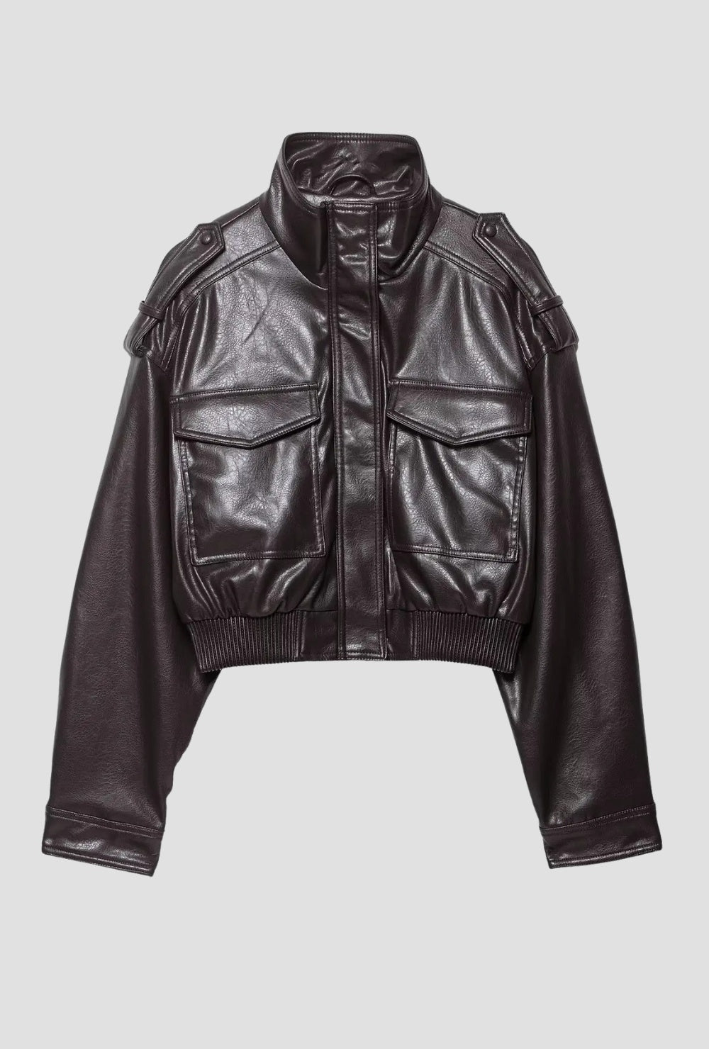 Kurtka bomber z ekoskóry o skróconym kroju i dużych kieszeniach z przodu