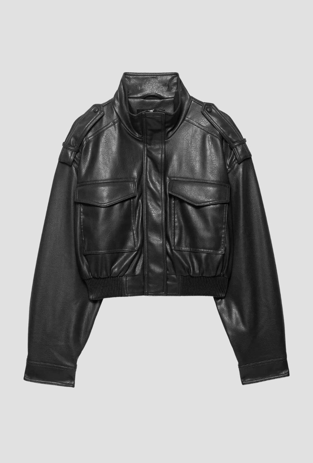 Kurtka bomber z ekoskóry o skróconym kroju i dużych kieszeniach z przodu