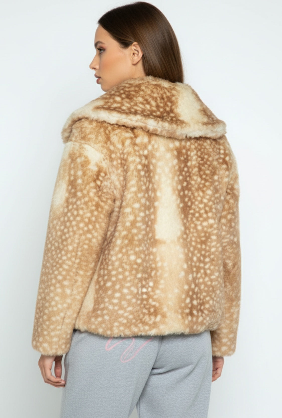 Bambi kurtka ze sztucznego futra o fakturze jeleniej sierści z szerokim kołnierzem