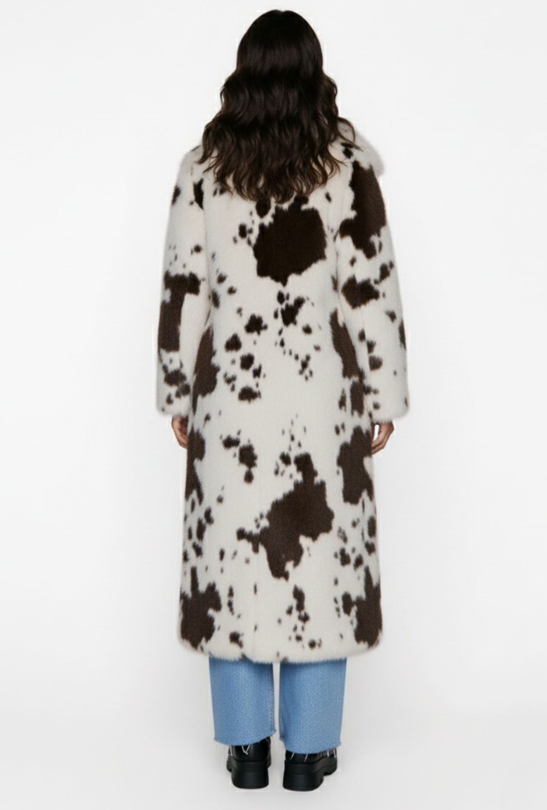 Pluszowy długi płaszcz ze sztucznego futra w krowi wzór