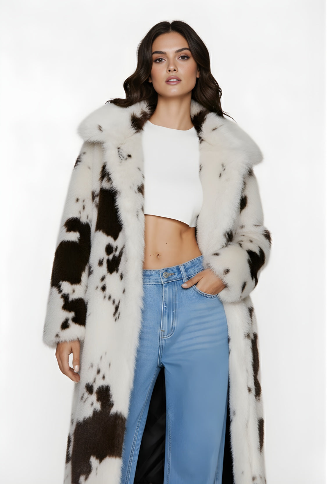 Pluszowy długi płaszcz ze sztucznego futra w krowi wzór