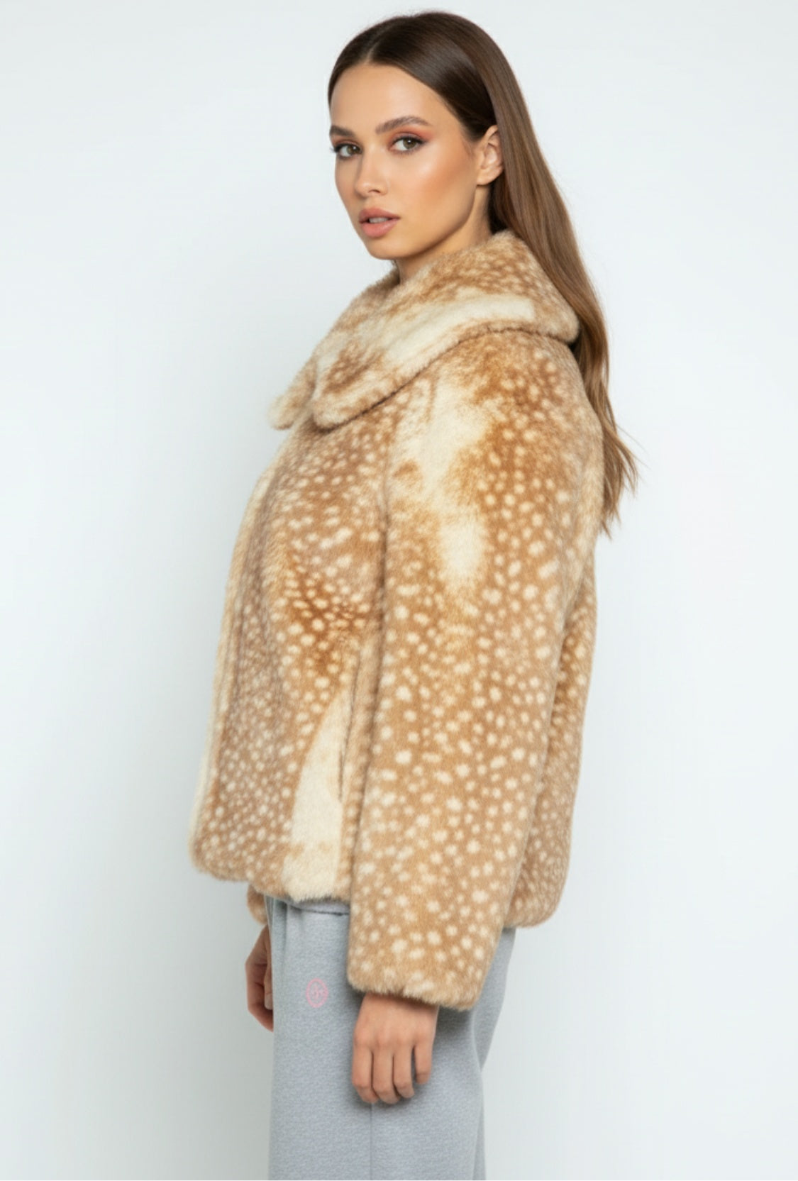 Bambi kurtka ze sztucznego futra o fakturze jeleniej sierści z szerokim kołnierzem