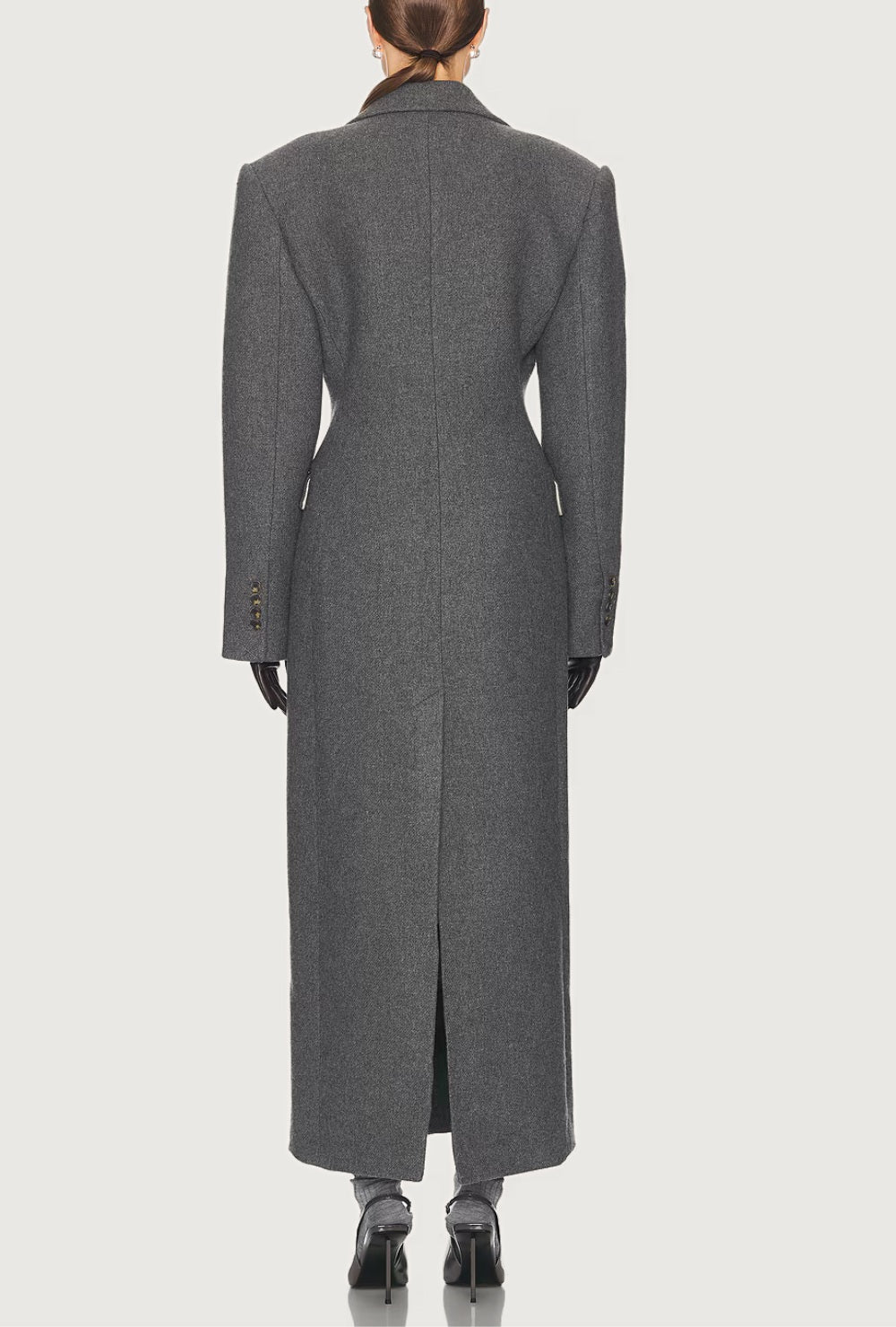 Długi wełniany oversize płaszcz z szerokimi ramionami i guzikami