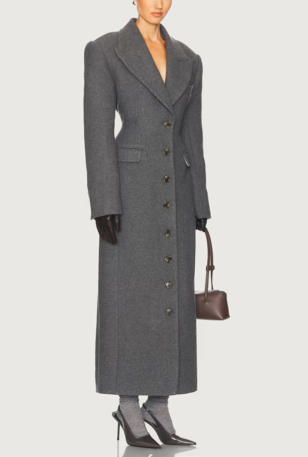 Długi wełniany oversize płaszcz z szerokimi ramionami i guzikami