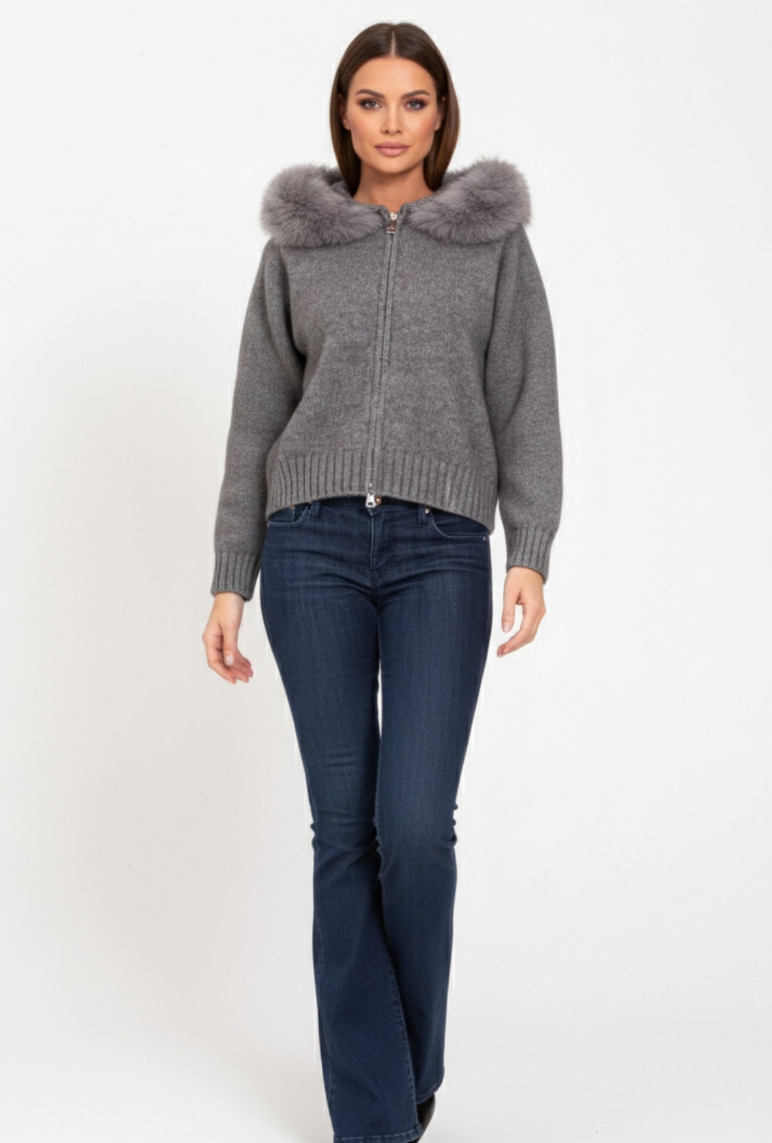 Kurtka dzianinowa z kapturem obszytym sztucznym futrem