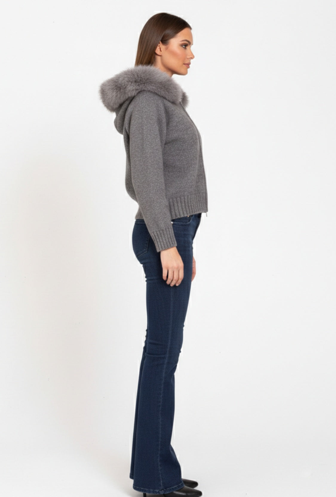 Kurtka dzianinowa z kapturem obszytym sztucznym futrem