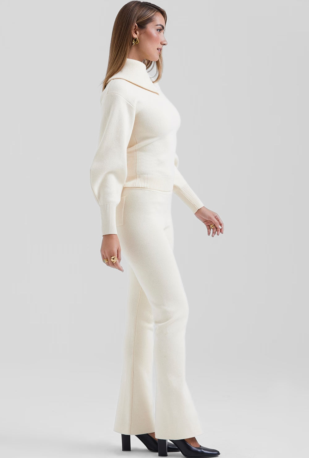 Zestaw z Dzianiny z Golfem i Spodniami o Kroju Flare z Bocznymi Guzikami