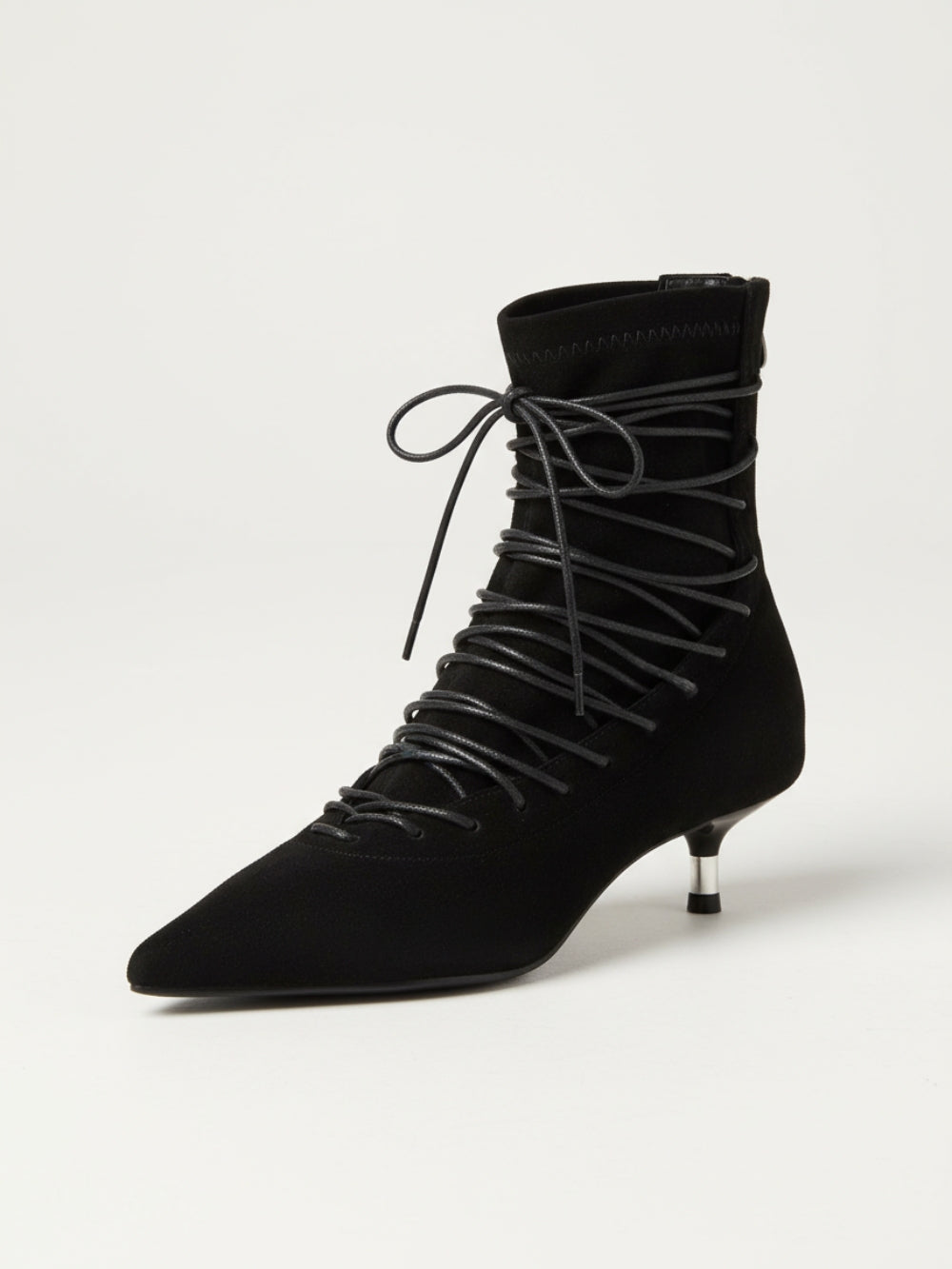 Botki z eko zamszu na niskiej szpilce z owijanym sznurowaniem