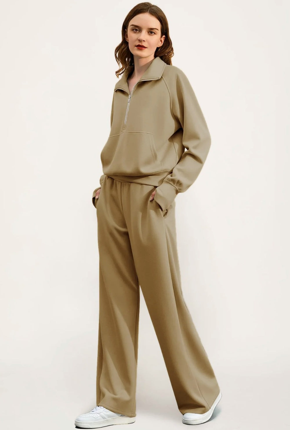 Dresowy komplet z bluzą typu half-zip o luźnym kroju i szerokimi spodniami z prostą nogawką