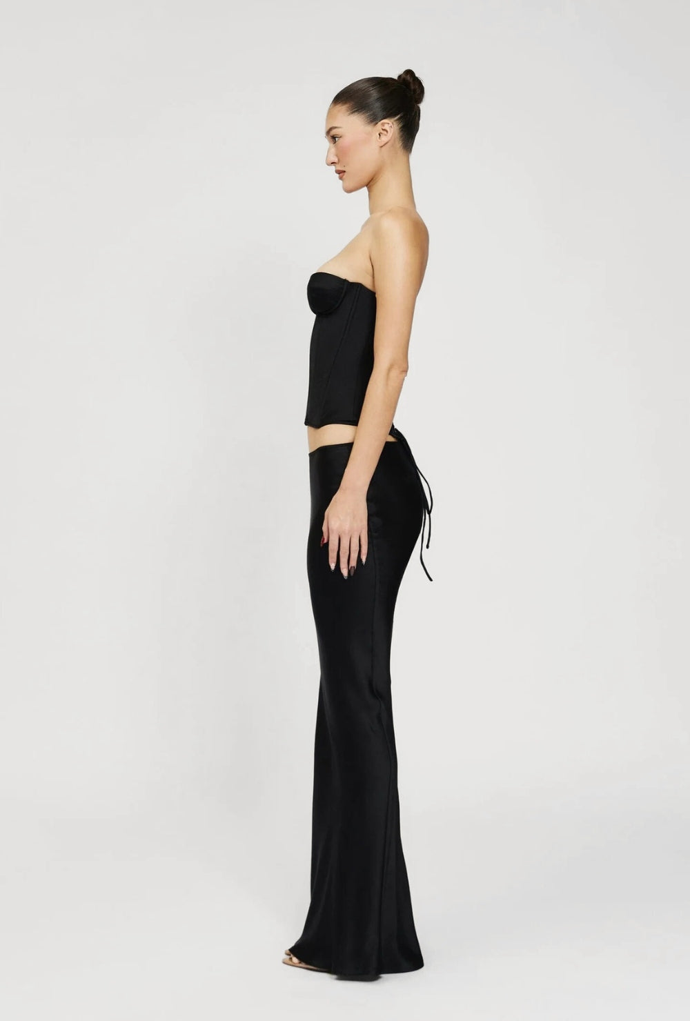 Gorset satynowy bez ramiączek z fiszbinami i wiązaniem z tyłu