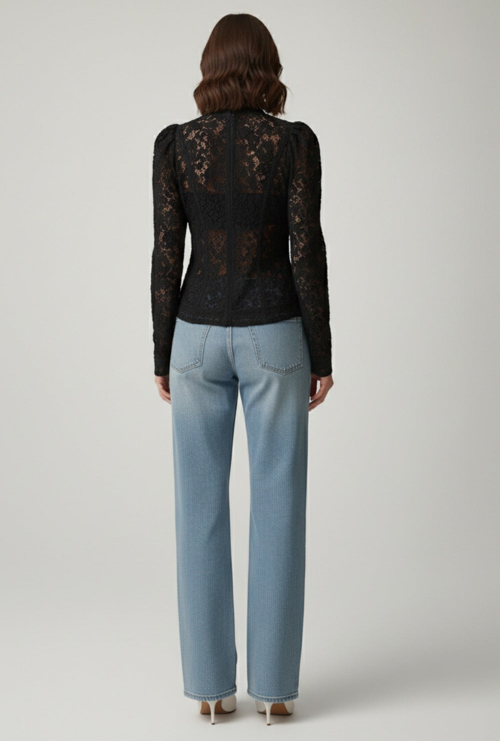 Dopasowana bluzka z kwiatowej koronki ze stójką i żabkami z długimi rękawami