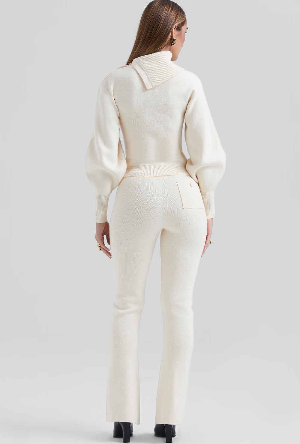 Zestaw z Dzianiny z Golfem i Spodniami o Kroju Flare z Bocznymi Guzikami