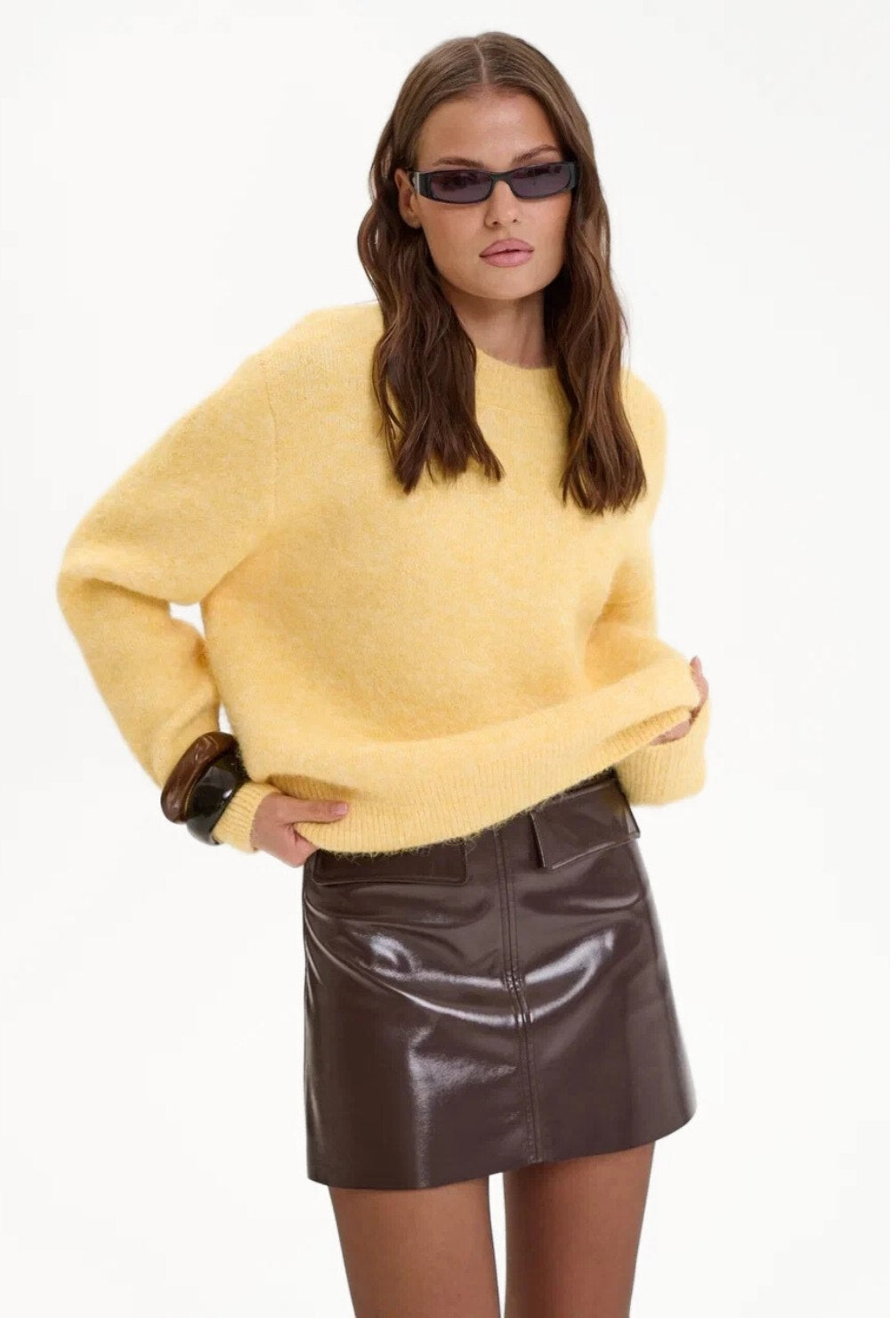 Sweter z okrągłym dekoltem z miękkiej puszystej dzianiny z mieszanki wełny o swobodnym kroju