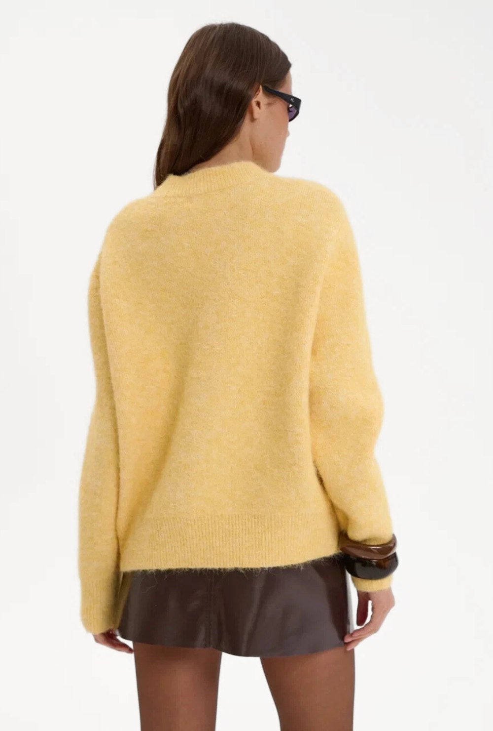 Sweter z okrągłym dekoltem z miękkiej puszystej dzianiny z mieszanki wełny o swobodnym kroju