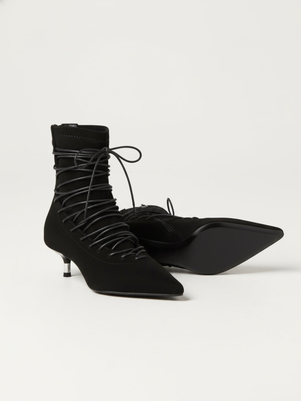 Botki z eko zamszu na niskiej szpilce z owijanym sznurowaniem