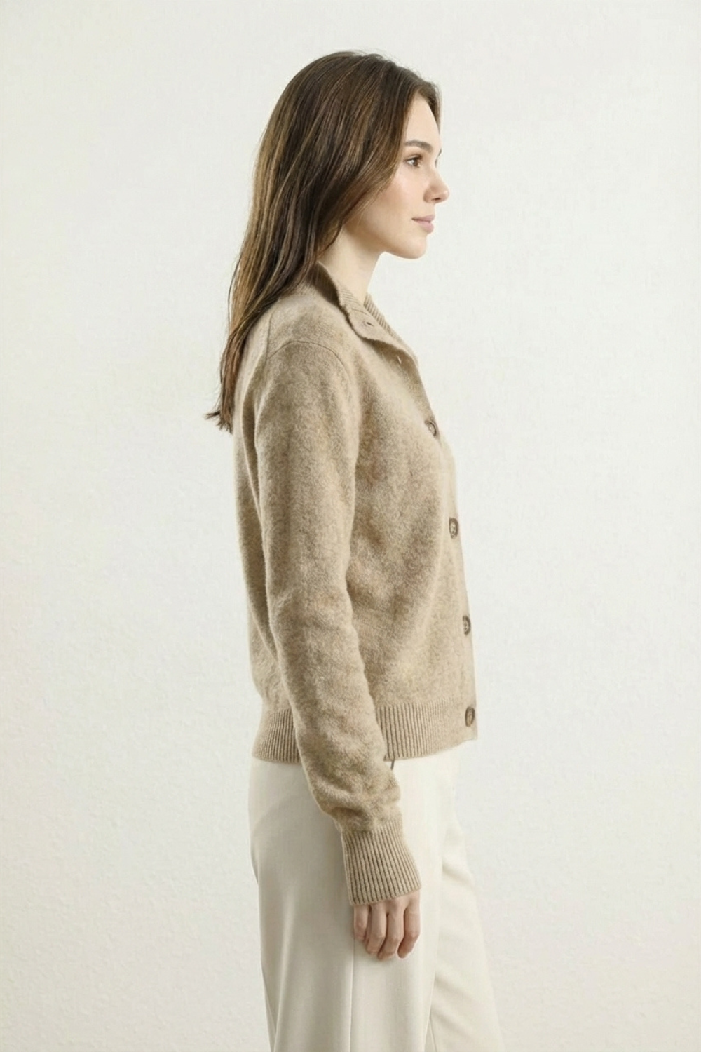 Klasyczny kardigan dzianinowy zapinany na guziki z kołnierzykiem i dekoltem V