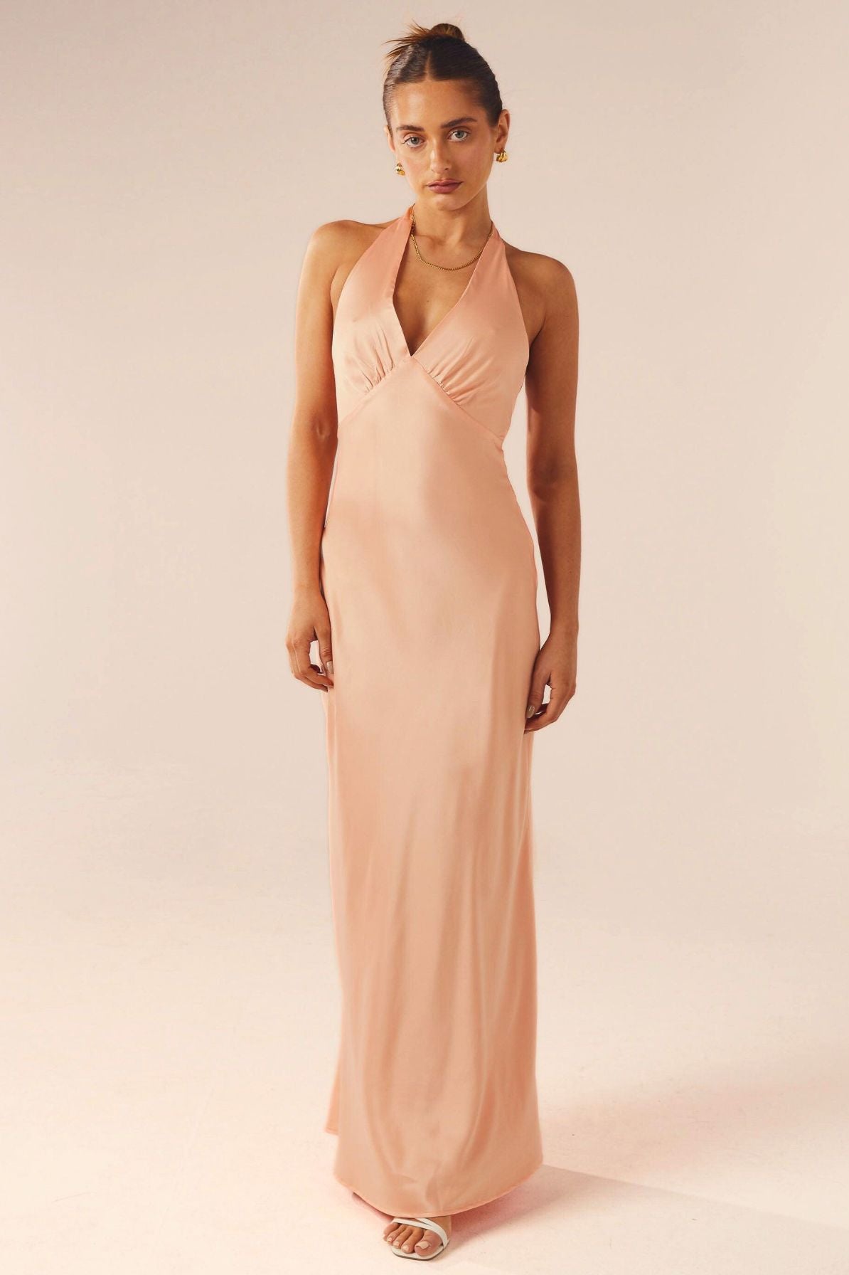 Sukienka satynowa halter wiązana na plecach maxi