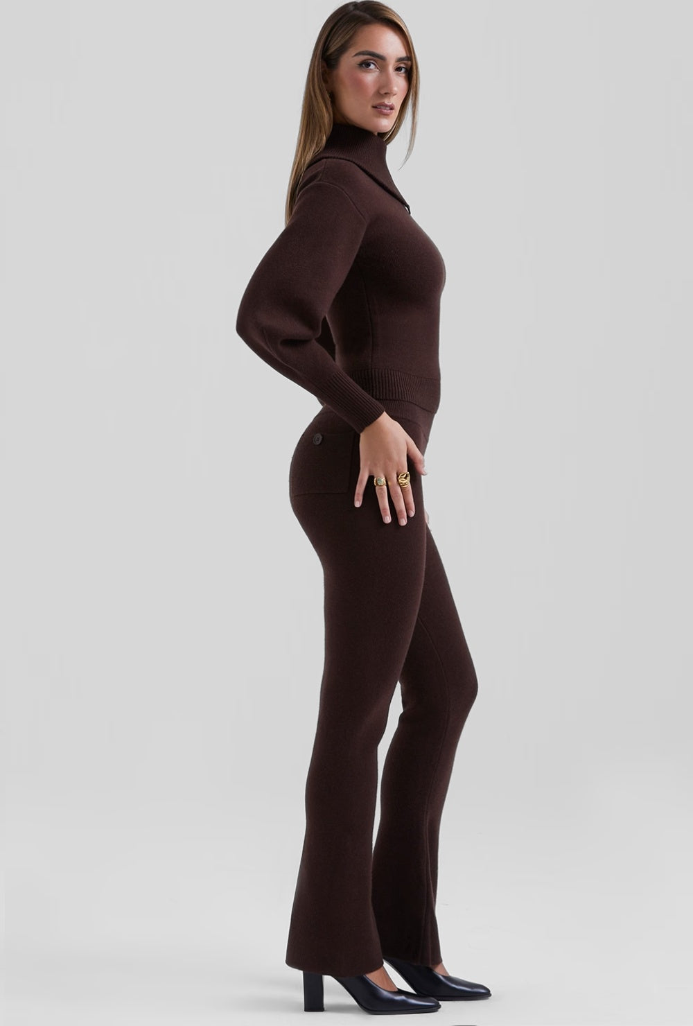 Zestaw z Dzianiny z Golfem i Spodniami o Kroju Flare z Bocznymi Guzikami