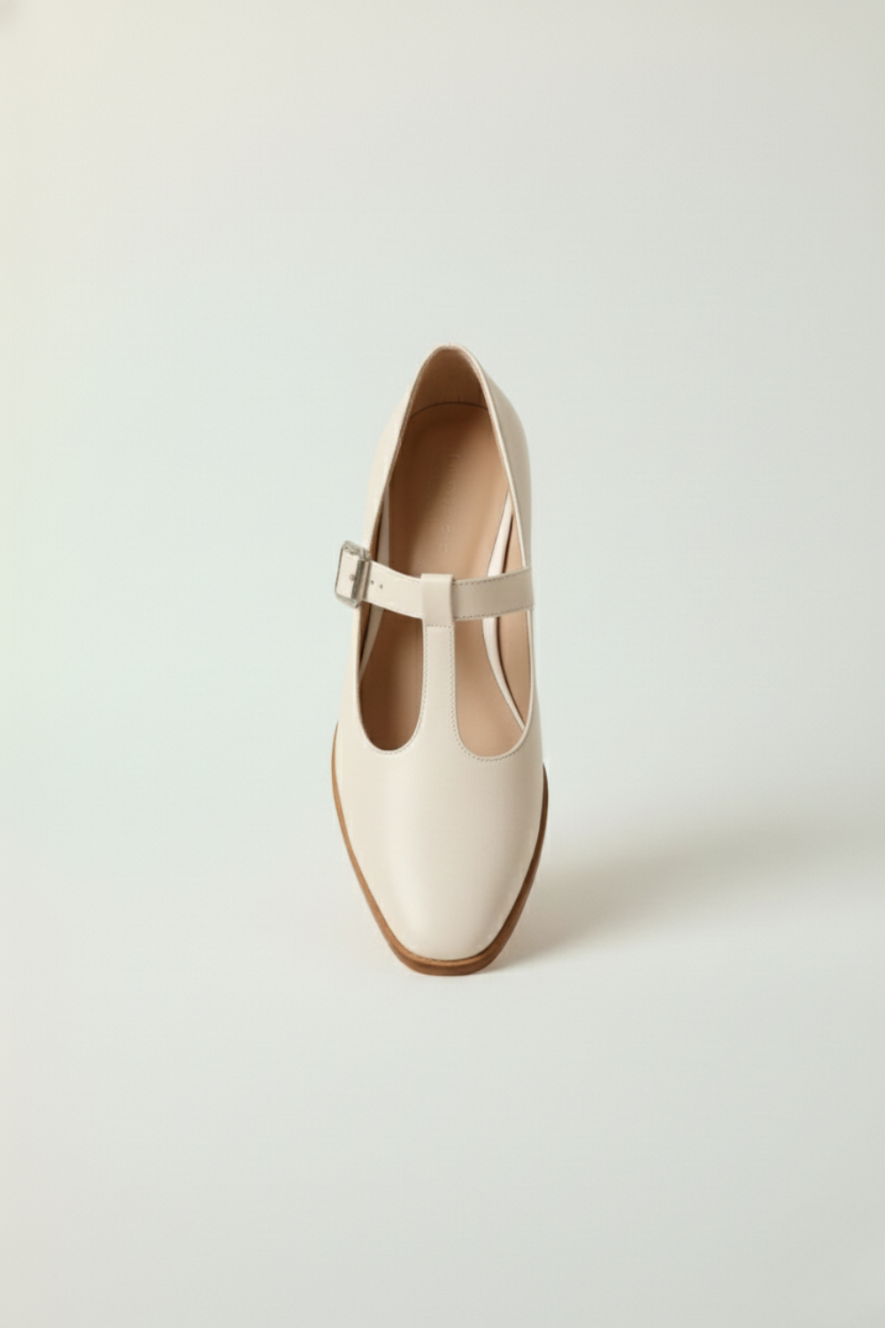 Czółenka mary jane na niskim słupku z paskiem T i zaokrąglonym noskiem