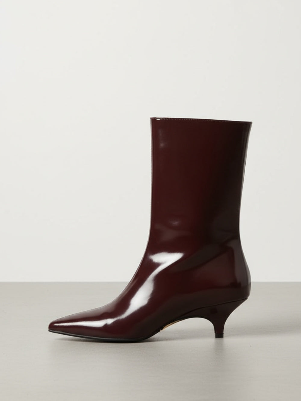 Botki ze sztucznej skóry na niskim obcasie kitten heel ze szpiczastym noskiem z gładką cholewką za kostkę