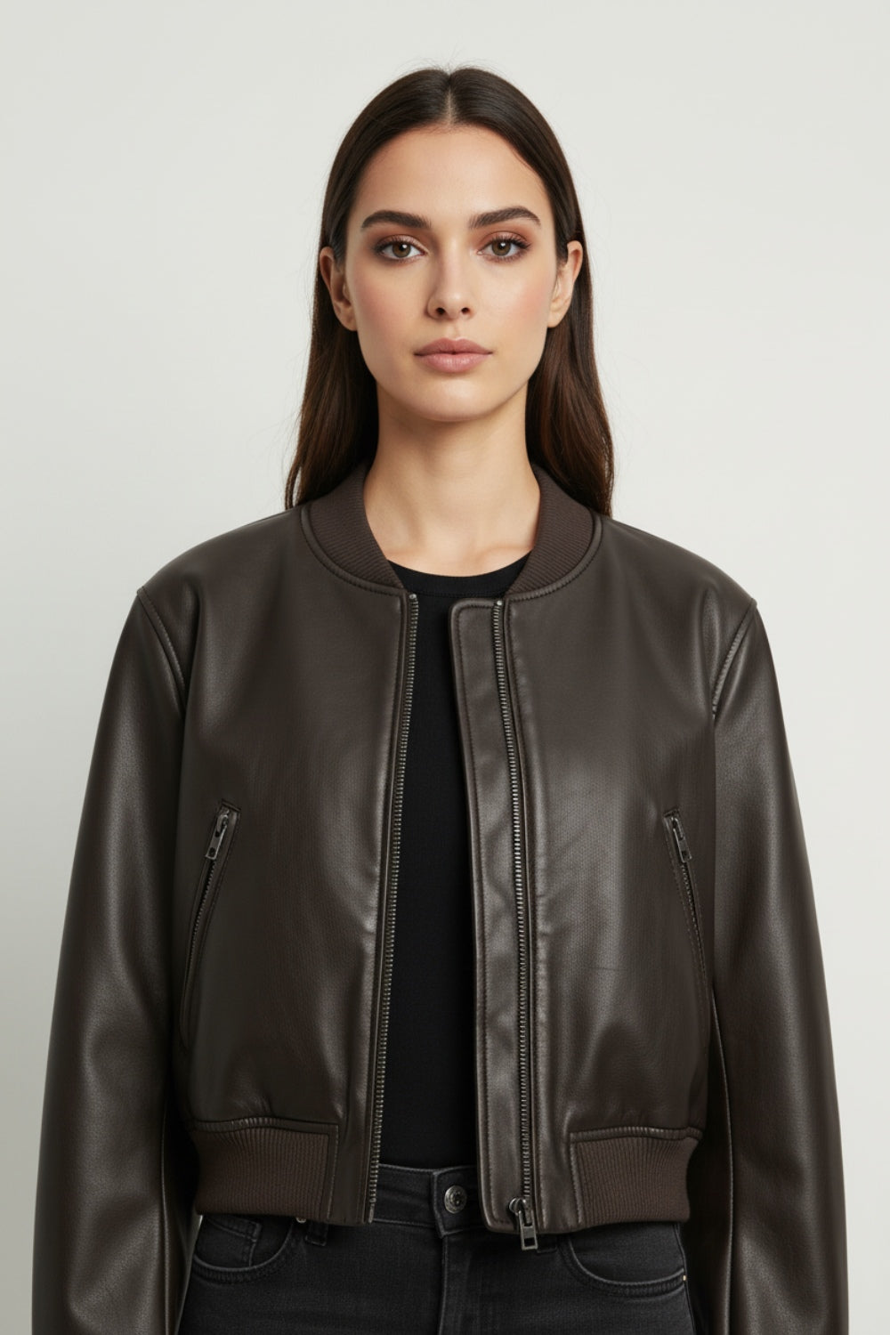 Kurtka bomberka z sztucznej skóry z prążkowanym wykończeniem i kieszeniami na suwak