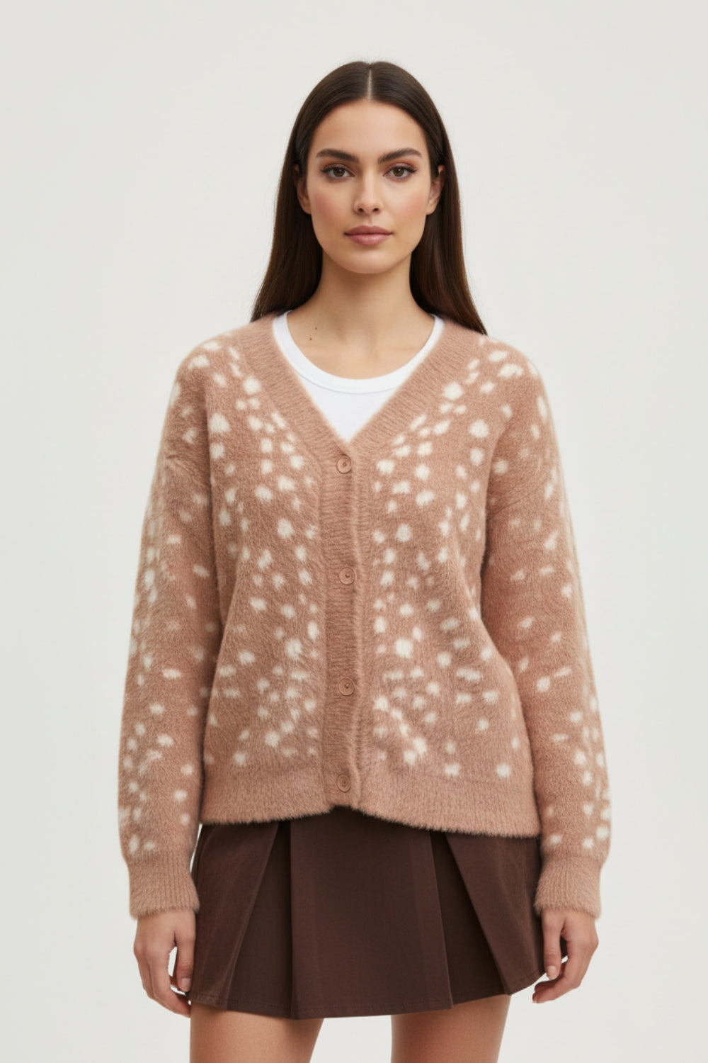 Karmelowy puszysty kardigan w dzianinowy wzór jelonka z dekoltem V i zapięciem na guziki