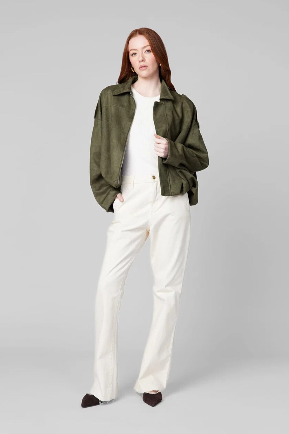 Krótka kurtka oversize z kołnierzem, fason bomber