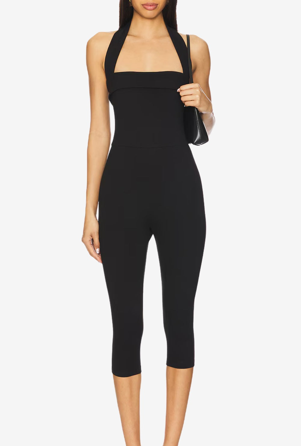 Czarny kombinezon bez ramiączek z szerokimi ramiączkami wokół szyi