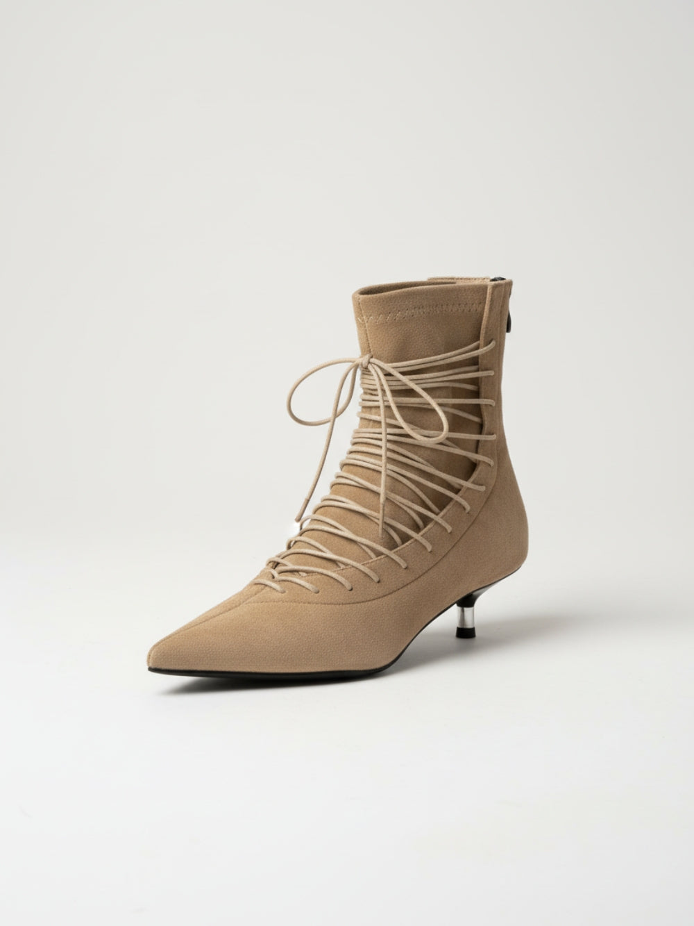 Botki z eko zamszu na niskiej szpilce z owijanym sznurowaniem