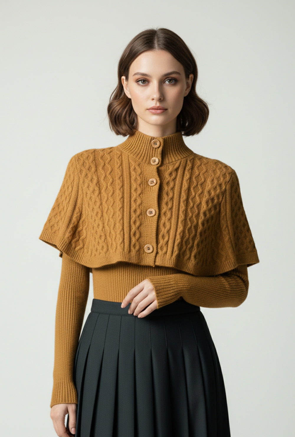 Sweter z golfem i krótką narzutką o splocie warkoczowym