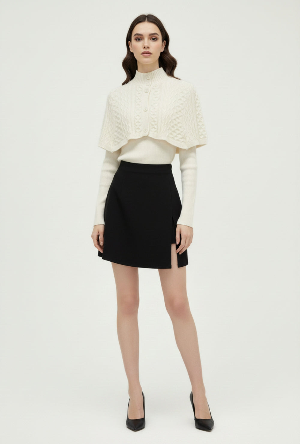 Sweter z golfem i krótką narzutką o splocie warkoczowym