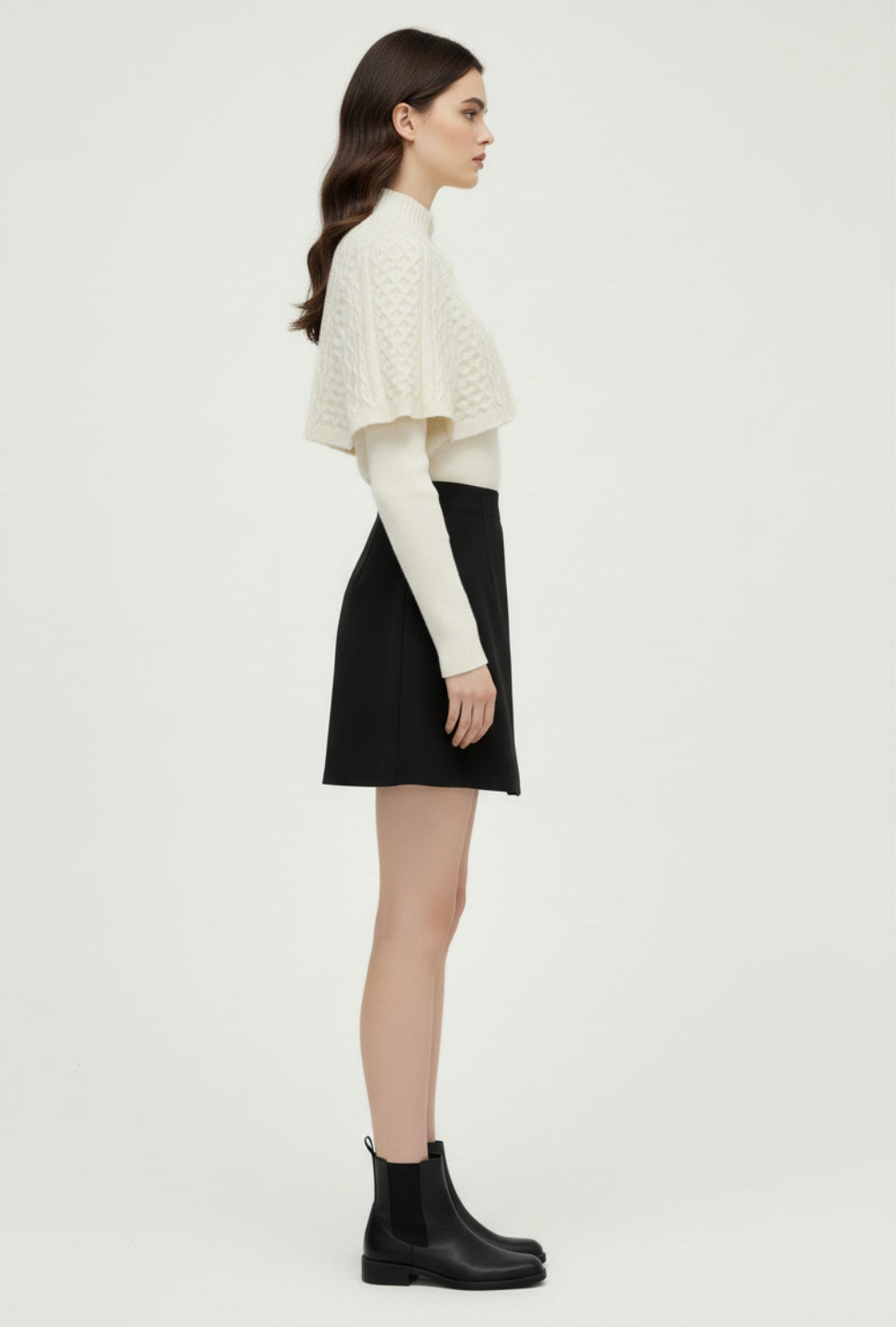 Sweter z golfem i krótką narzutką o splocie warkoczowym