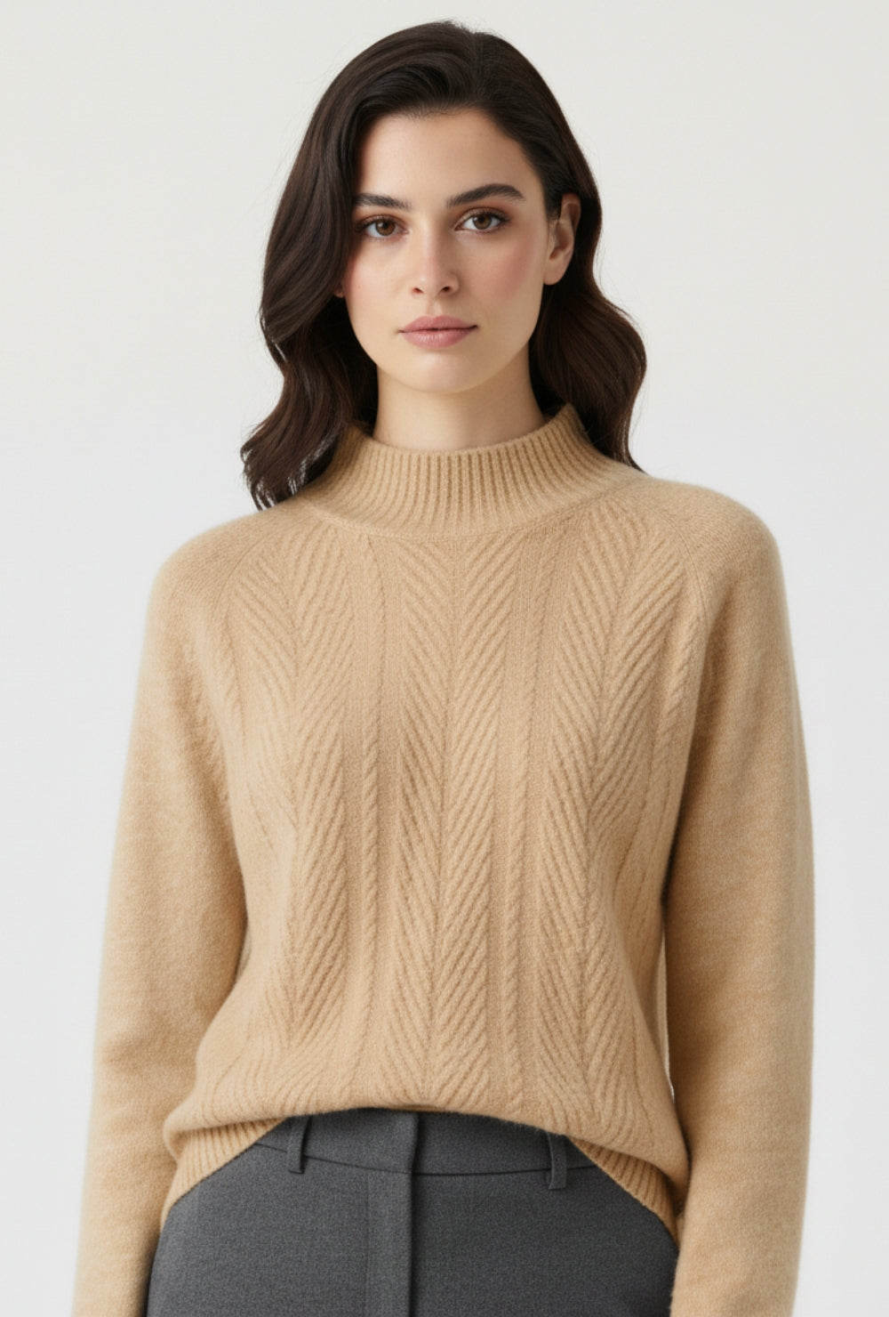 Sweter z dzianiny o prostym kroju z półgolfem i strukturą jodełki z wełnianej mieszanki
