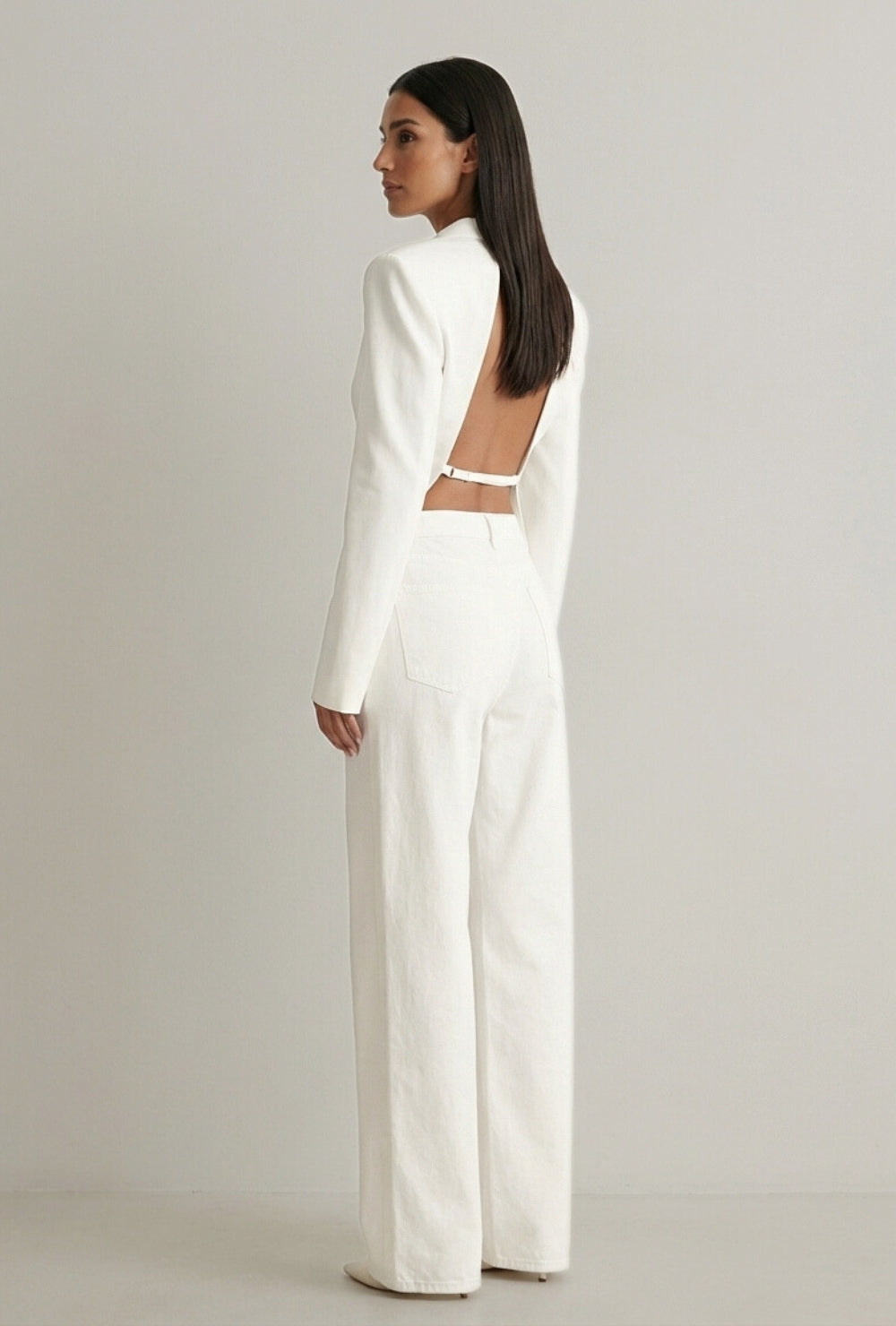 Marynarka taliowana z głębokim wycięciem na plecach z długim rękawem i paskiem stabilizującym