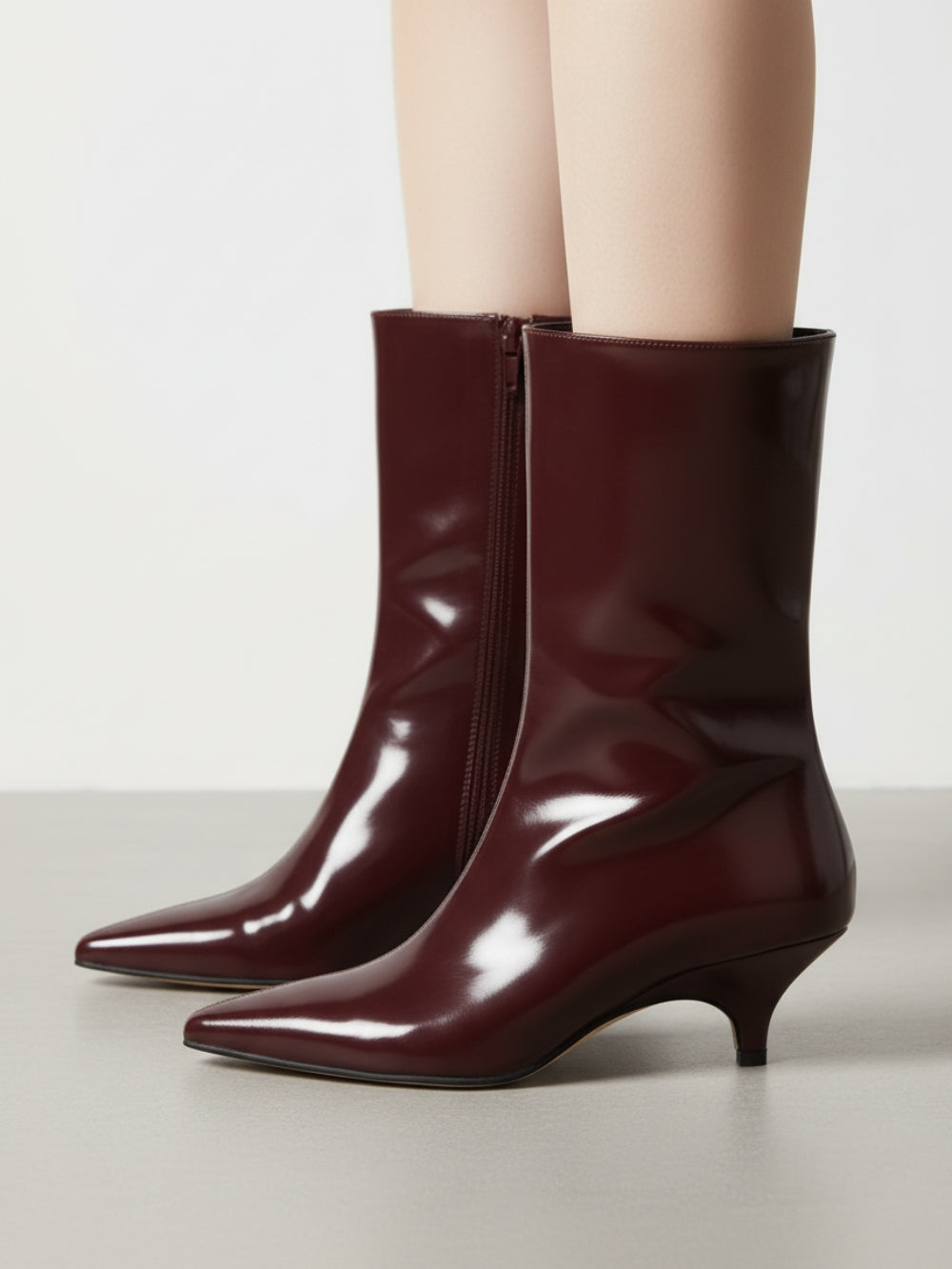 Botki ze sztucznej skóry na niskim obcasie kitten heel ze szpiczastym noskiem z gładką cholewką za kostkę