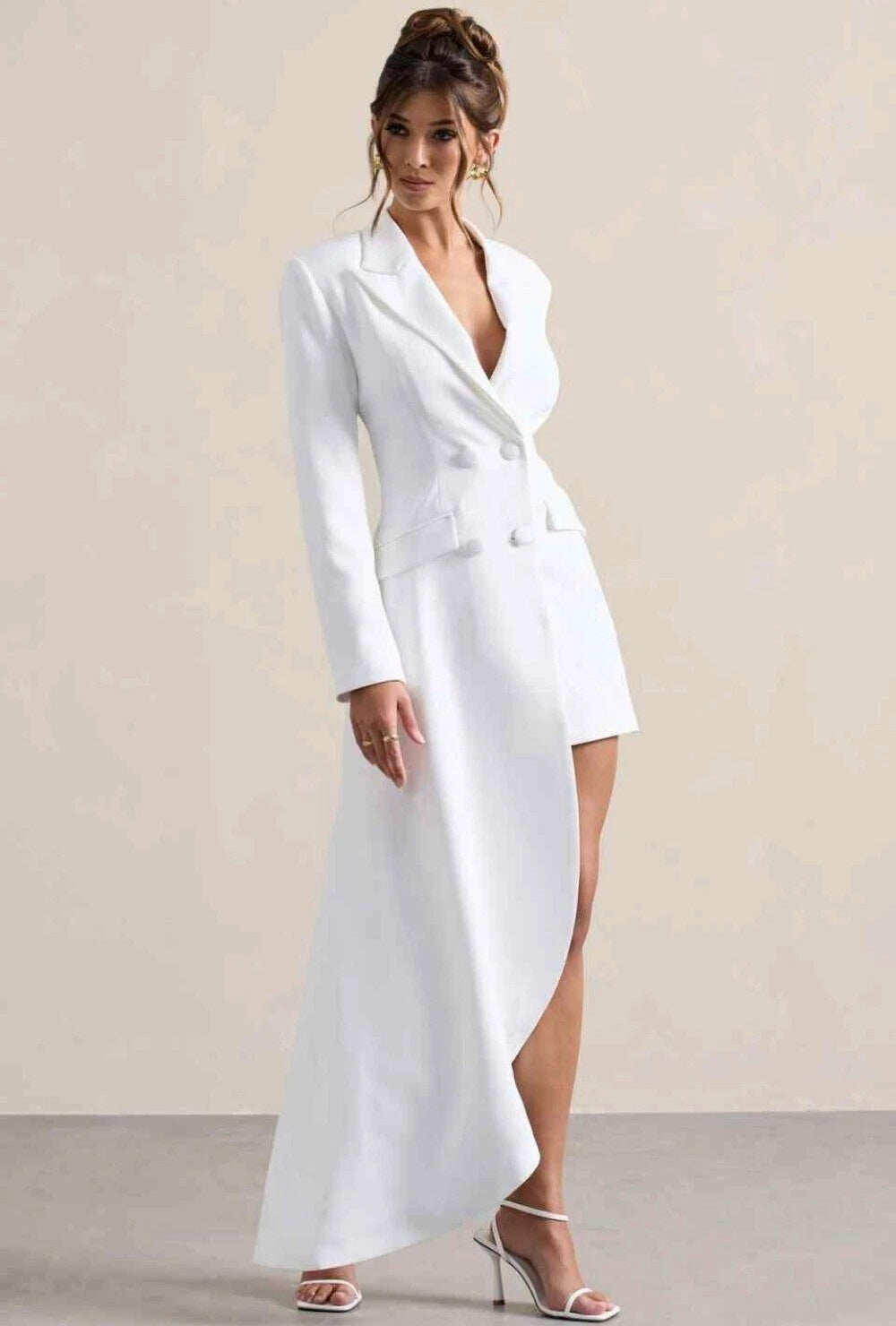 Asymetryczna sukienka marynarkowa mini z dłuższym trenem