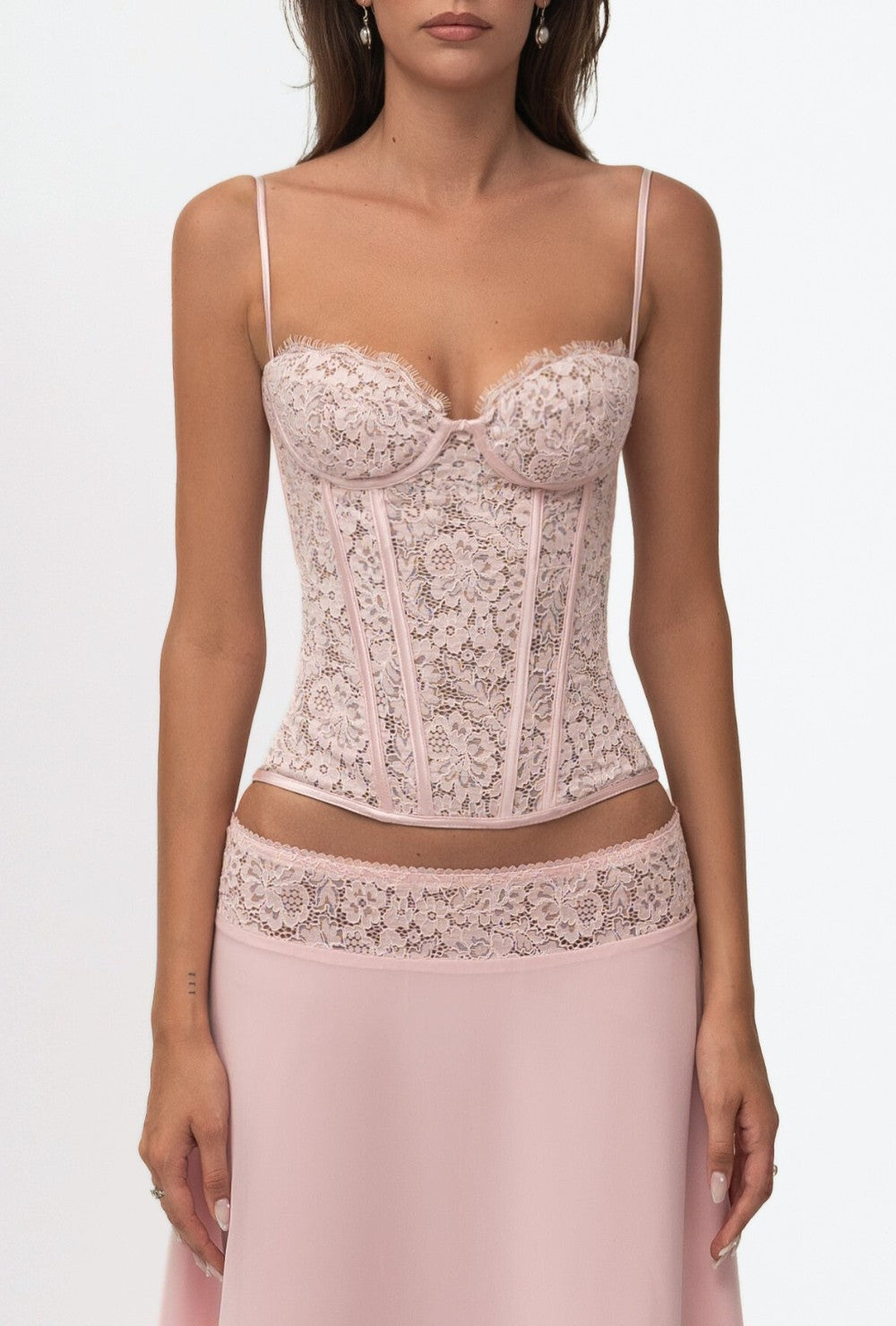 Krótki top gorsetowy z różowej koronki z fiszbinami i regulowanymi ramiączkami