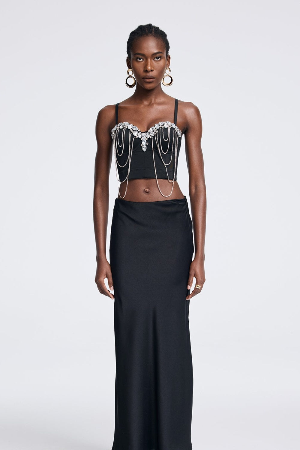 Czarny denimowy top z kryształowymi łańcuszkami i ramiączkami