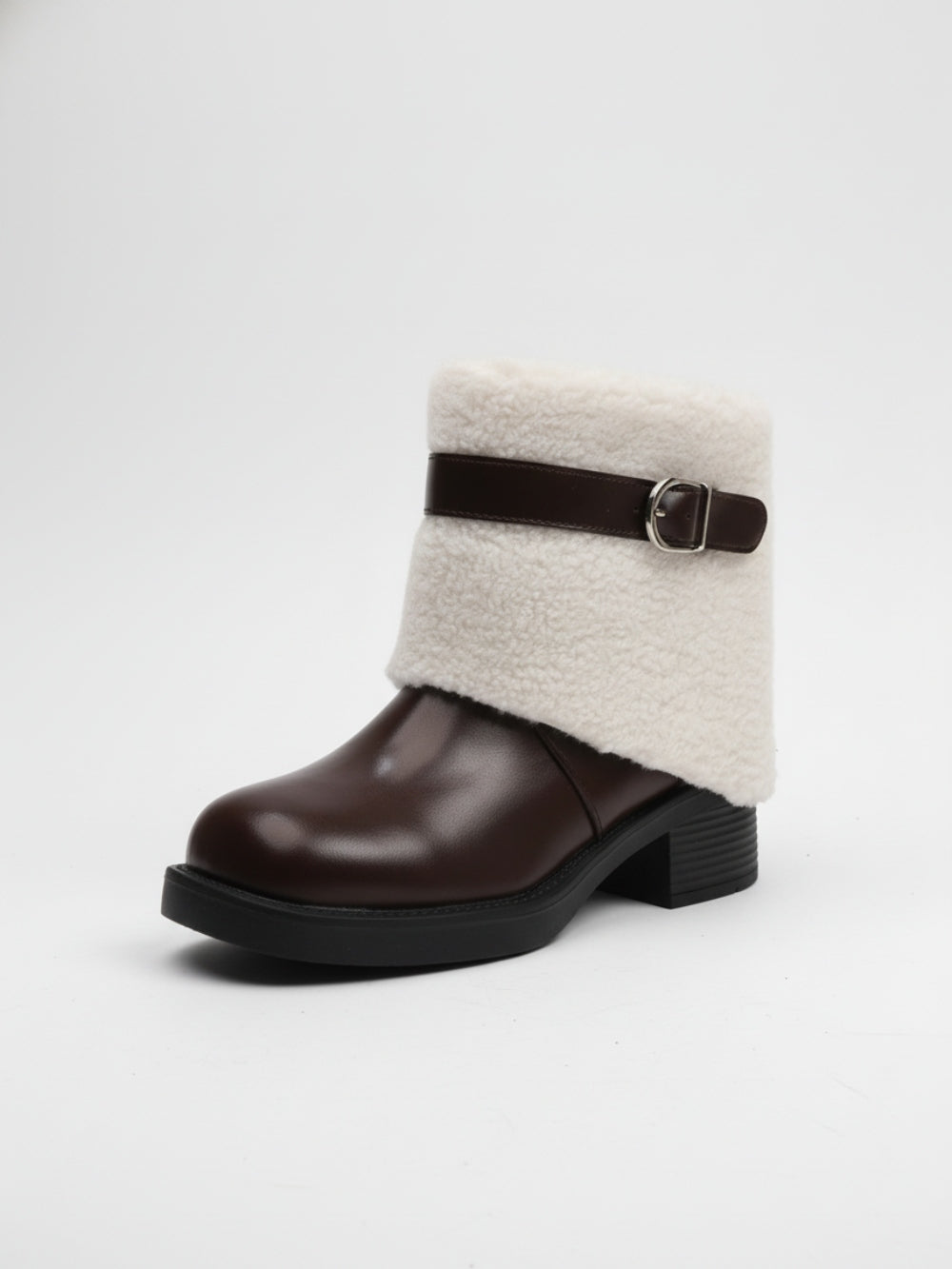 Botki zimowe na niskim słupku ze sztucznej skóry z cholewką z imitacji kożuszka i paskiem z klamrą