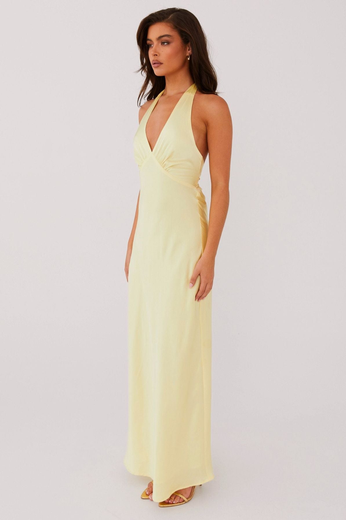 Sukienka satynowa halter wiązana na plecach maxi