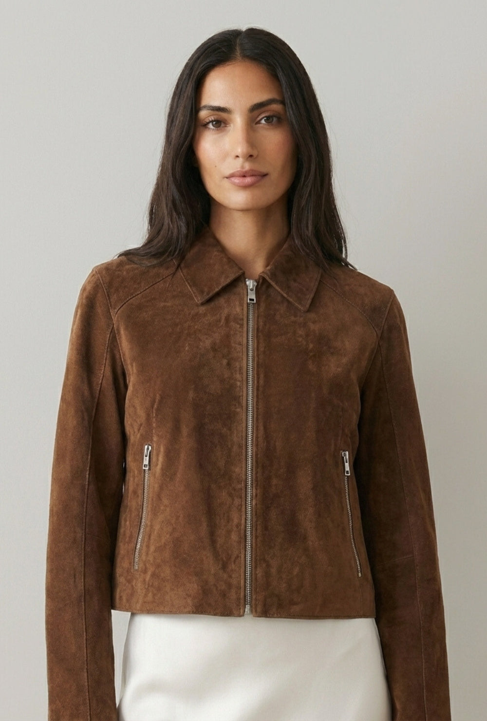 Brązowa krótka kurtka z syntetycznego zamszu z kołnierzem i kieszeniami na zamek