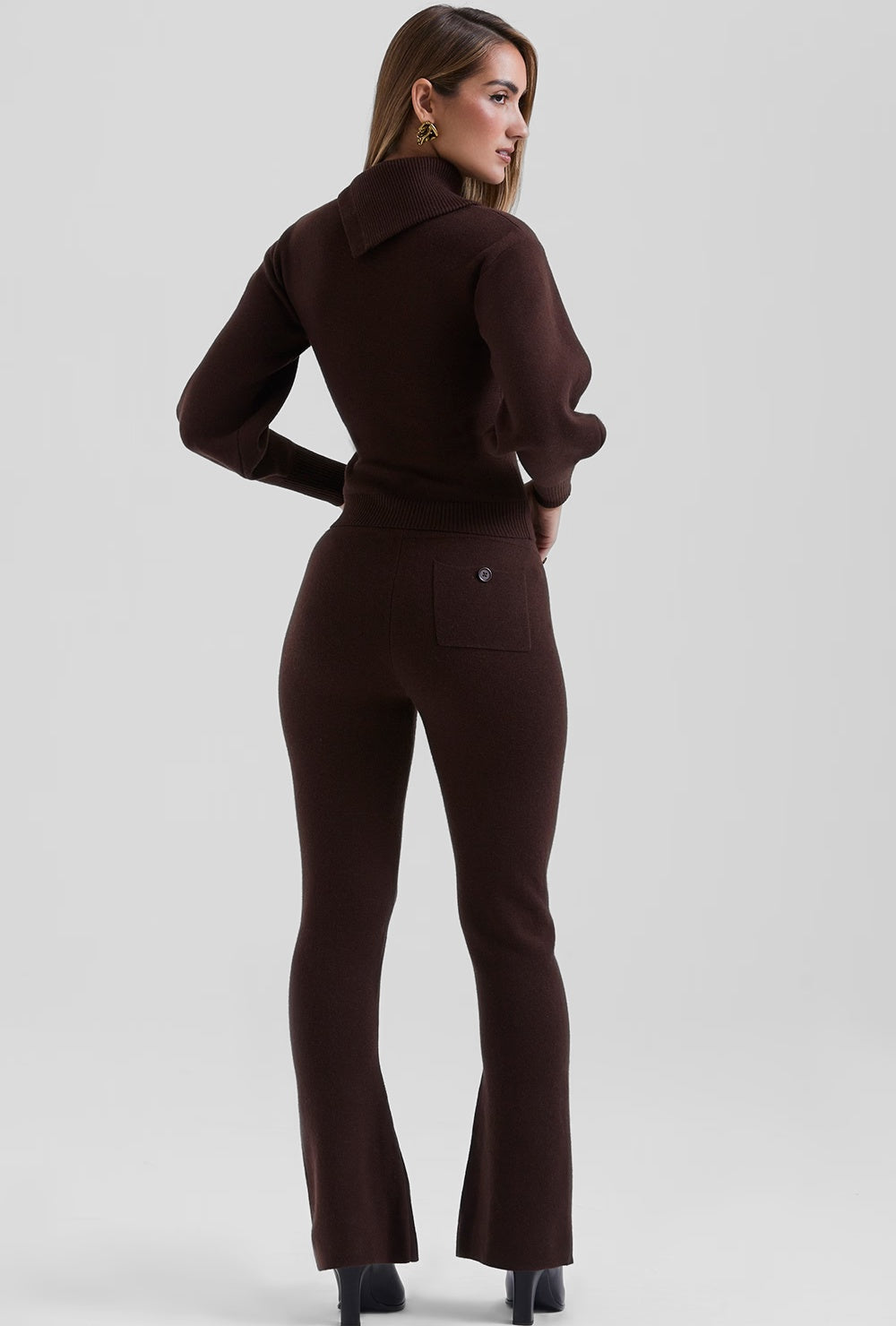 Zestaw z Dzianiny z Golfem i Spodniami o Kroju Flare z Bocznymi Guzikami