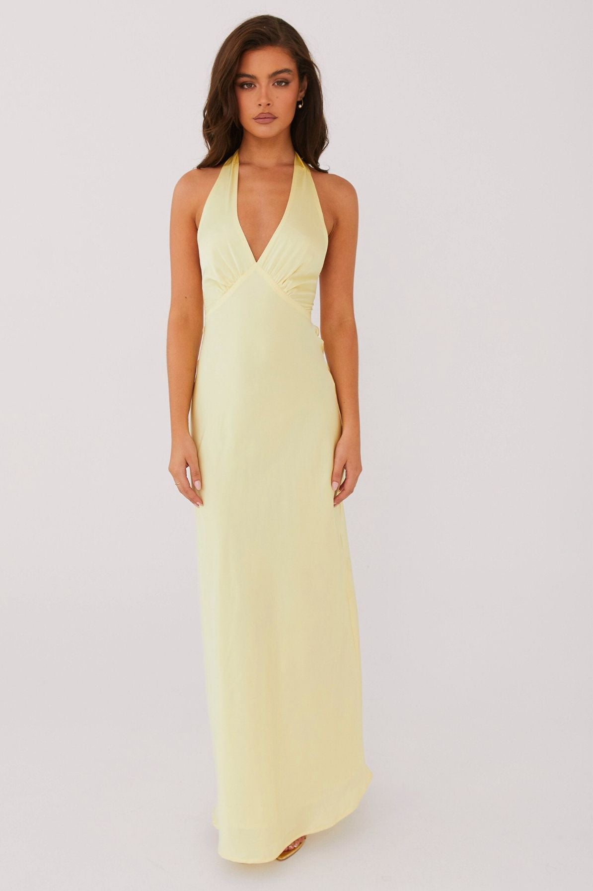 Sukienka satynowa halter wiązana na plecach maxi