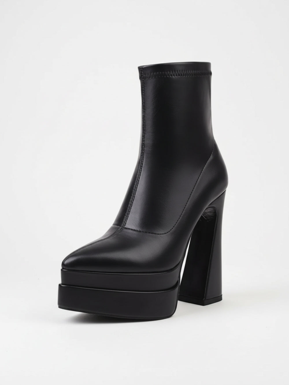 Botki z eko skóry na bardzo wysokiej platformie z dopasowaną cholewką i szerokim obcasem słupkiem