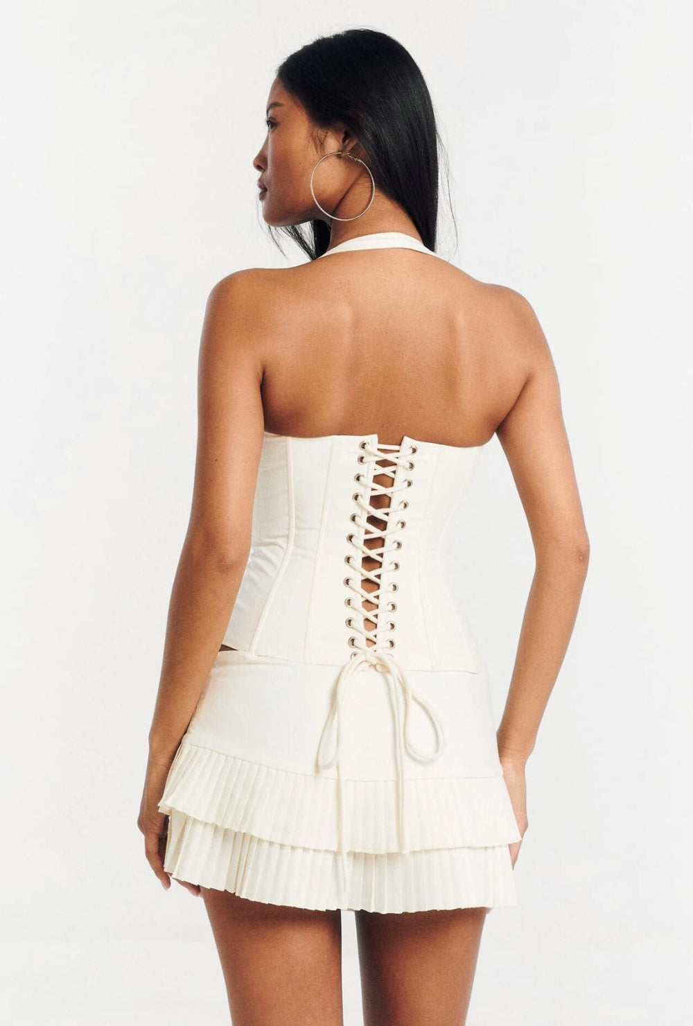 Kremowy gorset z fiszbinami, marszczonymi miseczkami i wiązaniem na szyi