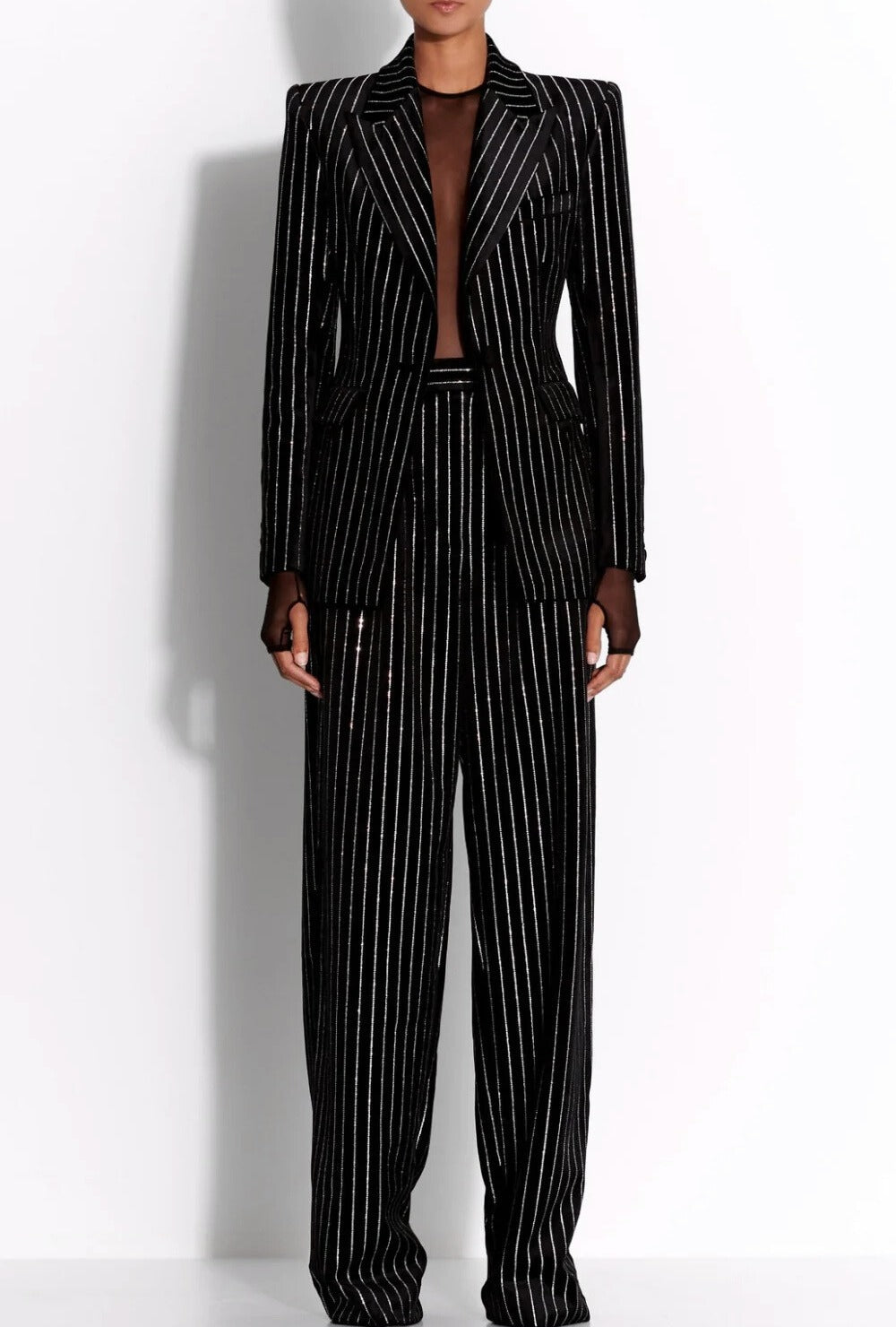 Dwuczęściowy garnitur w paski z żakietem i zdobieniem z pojedynczych cyrkonii