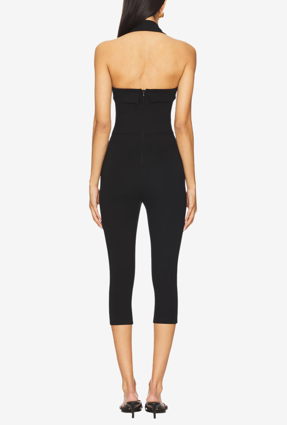 Czarny kombinezon bez ramiączek z szerokimi ramiączkami wokół szyi