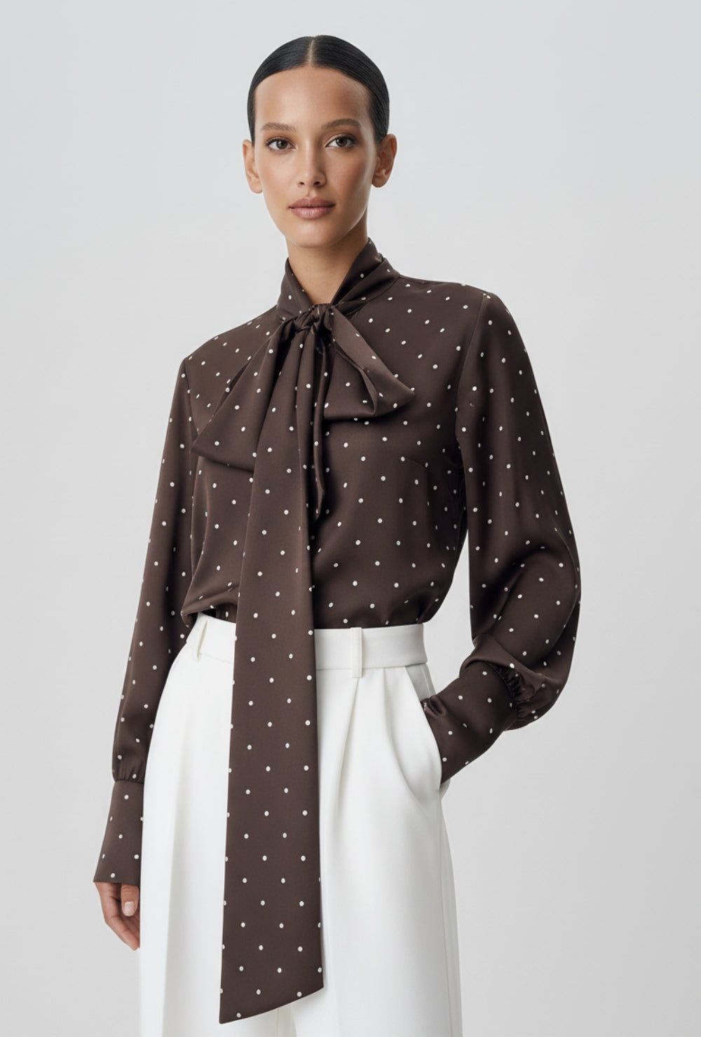 Szyfonowa koszula w groszki z wiązaną stójką z długim rękawem