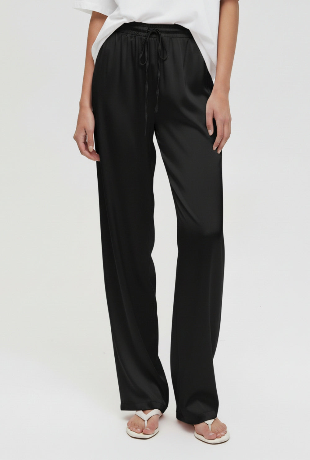 Satynowe spodnie z szeroką nogawką z elastyczną talią i wiązaniem